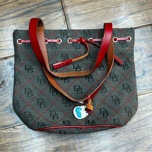 Dooney & Bourke‎ monogram handbag